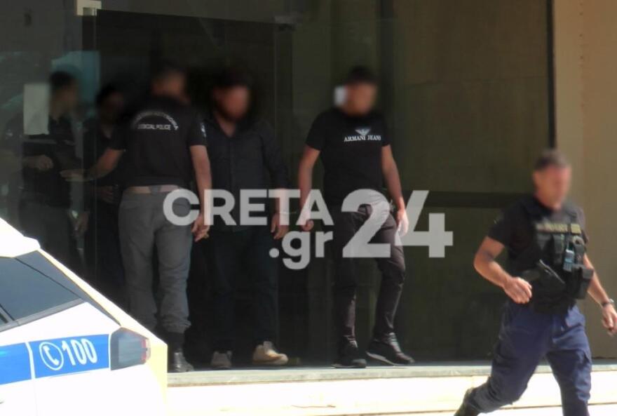 Κρήτη: Κακούργημα ο ξυλοδαρμός του 36χρονου Γάλλου – Προφυλακίστηκαν δύο αδέρφια  - Φωτογραφίες