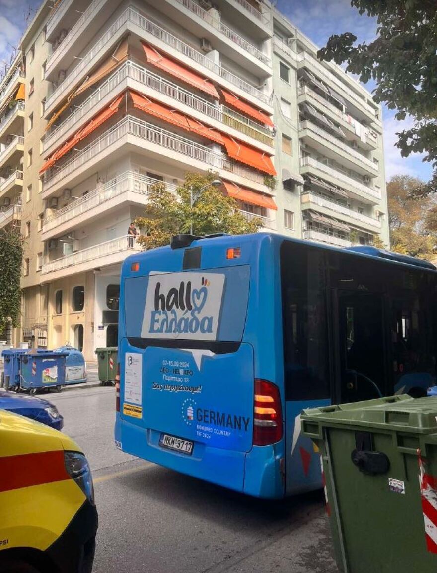 Θεσσαλονίκη: «Έσπασα το τζάμι της πόρτας με το σώμα μου, γέμισα γυαλιά» - Συγκλονίζουν οι επιβάτες του λεωφορείου για το τροχαίο