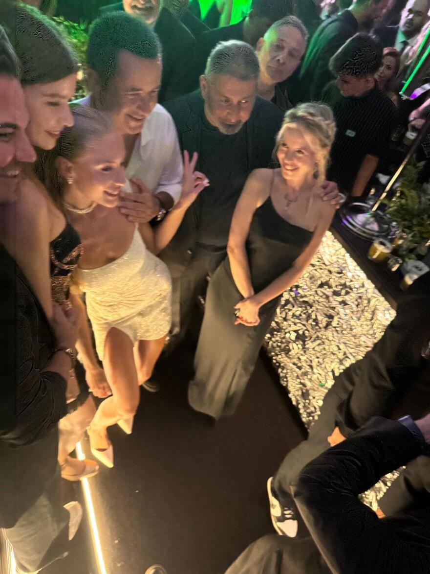 Ατζούν Ιλιτζαλί: Ο Γιώργος Λιανός πήγε με τη σύντροφό του στον γάμο του