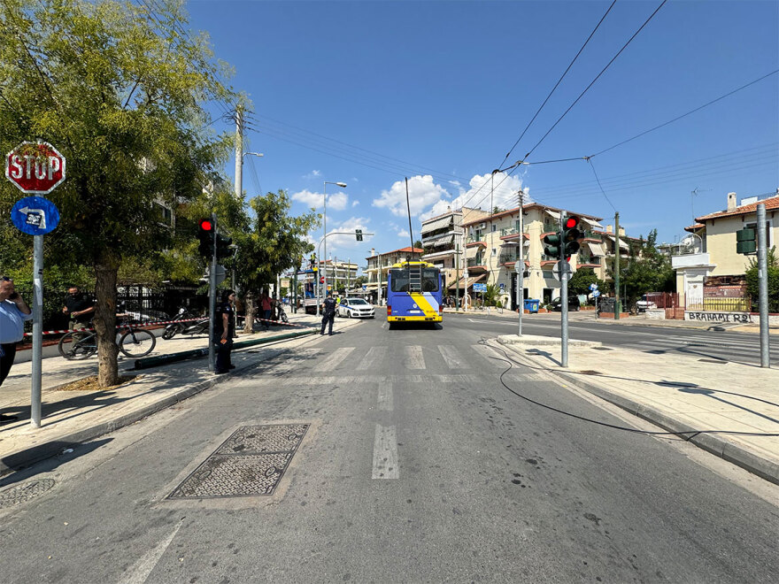 Νέα Φιλαδέλφεια: Τρόλεϊ έριξε κολώνα και τραυματίστηκε 14χρονη