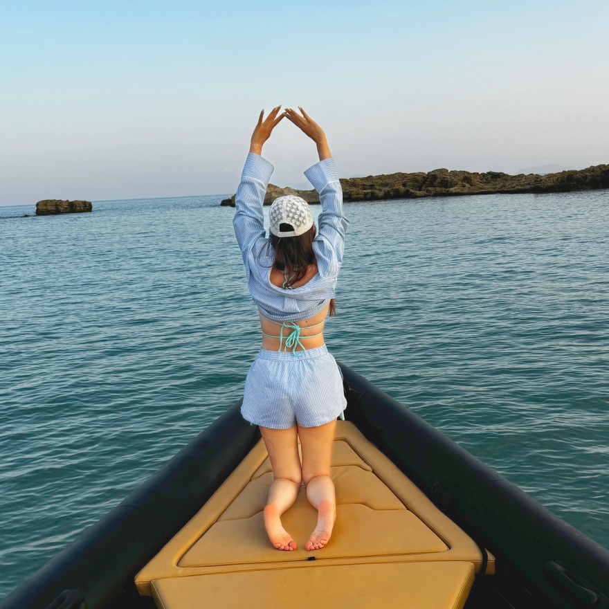 Ιωάννα Παλιοσπύρου: Απόλαυσε τη βόλτα της με σκάφος στην Ίο