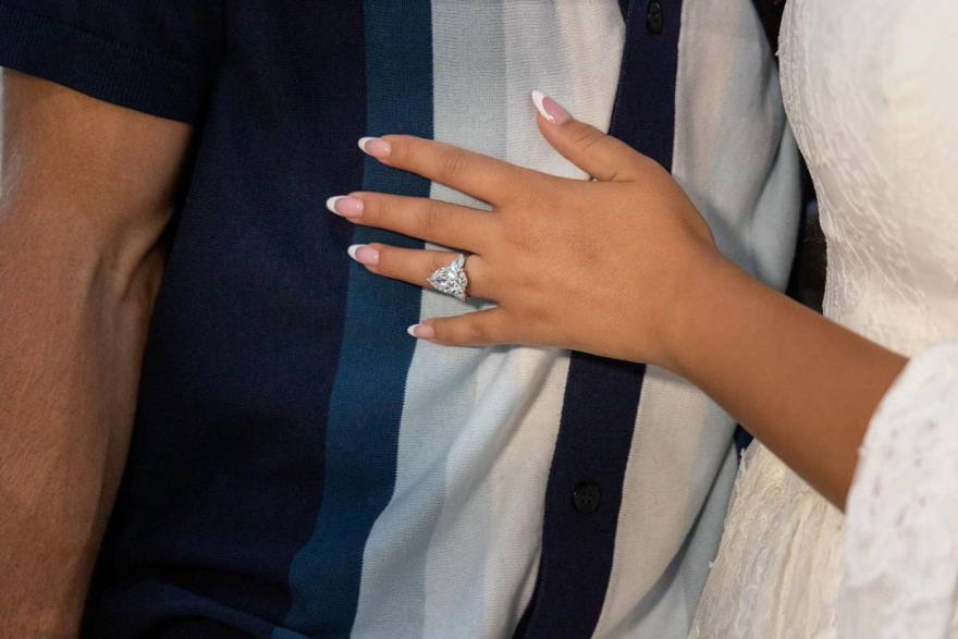 Τόμας Γουόκαπ: Η Εστρέλα Νούρι ανέβασε φωτογραφίες από την πρόταση γάμου που της έκανε στη Μήλο 