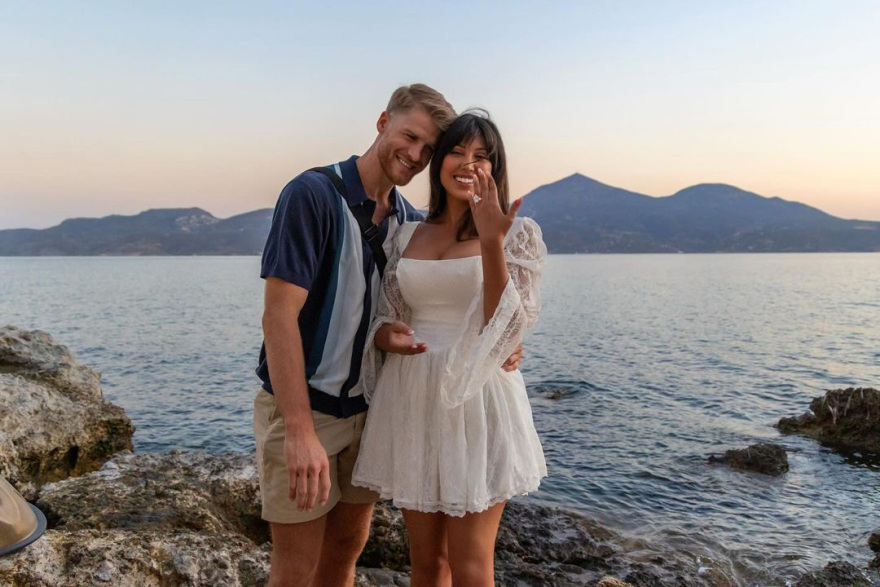 Τόμας Γουόκαπ: Η Εστρέλα Νούρι ανέβασε φωτογραφίες από την πρόταση γάμου που της έκανε στη Μήλο 