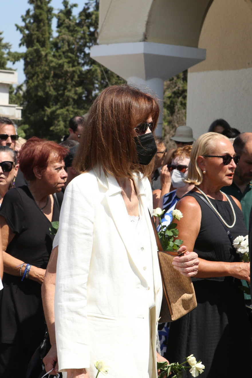 Δάνης Κατρανίδης: Πλήθος κόσμου και συγκίνηση στην κηδεία του ηθοποιού - Φωτογραφίες και βίντεο