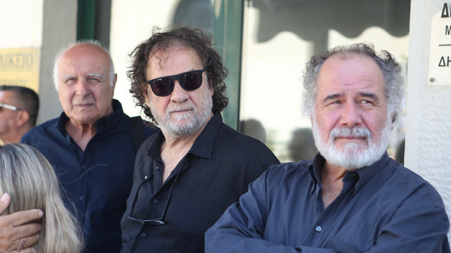 Δάνης Κατρανίδης: Πλήθος κόσμου και συγκίνηση στην κηδεία του ηθοποιού - Φωτογραφίες και βίντεο