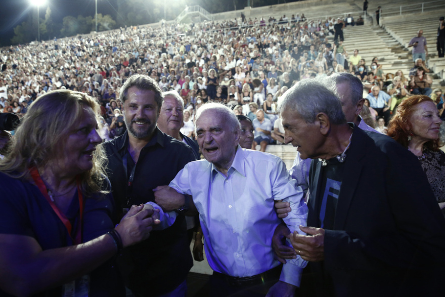 Λευτέρης Παπαδόπουλος: Κατάμεστο το Καλλιμάρμαρο στη συναυλία προς τιμή του - Η έκπληξη από τη Χαρούλα Αλεξίου