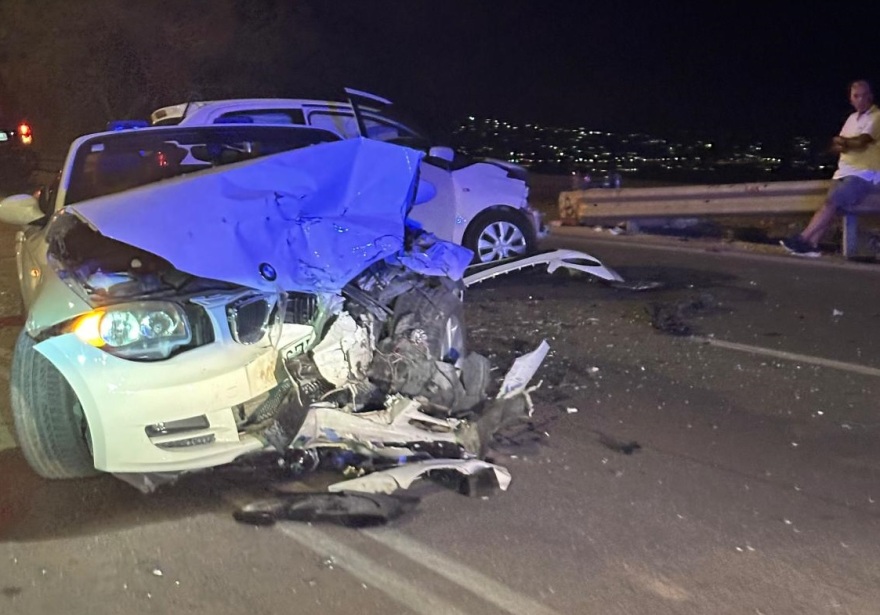 Τροχαίο με δύο τραυματίες στα Λιμανάκια - Συγκρούστηκαν τρία αυτοκίνητα