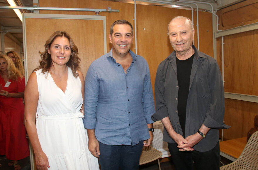 Φωτογραφίες: Τσίπρας - Κουτσούμπας πλάι πλάι σε παράσταση στο Ηρώδειο 