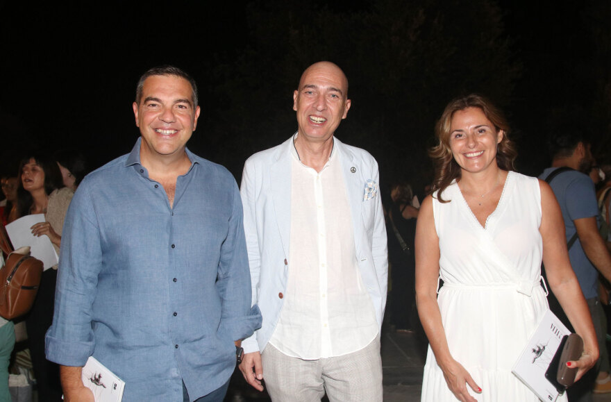 Φωτογραφίες: Τσίπρας - Κουτσούμπας πλάι πλάι σε παράσταση στο Ηρώδειο 