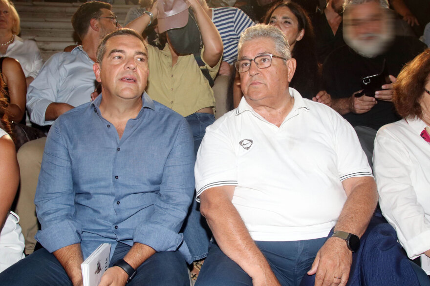 Φωτογραφίες: Τσίπρας - Κουτσούμπας πλάι πλάι σε παράσταση στο Ηρώδειο 