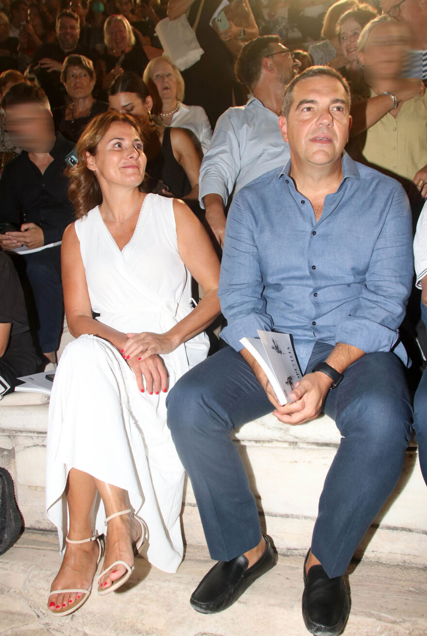 Φωτογραφίες: Τσίπρας - Κουτσούμπας πλάι πλάι σε παράσταση στο Ηρώδειο 