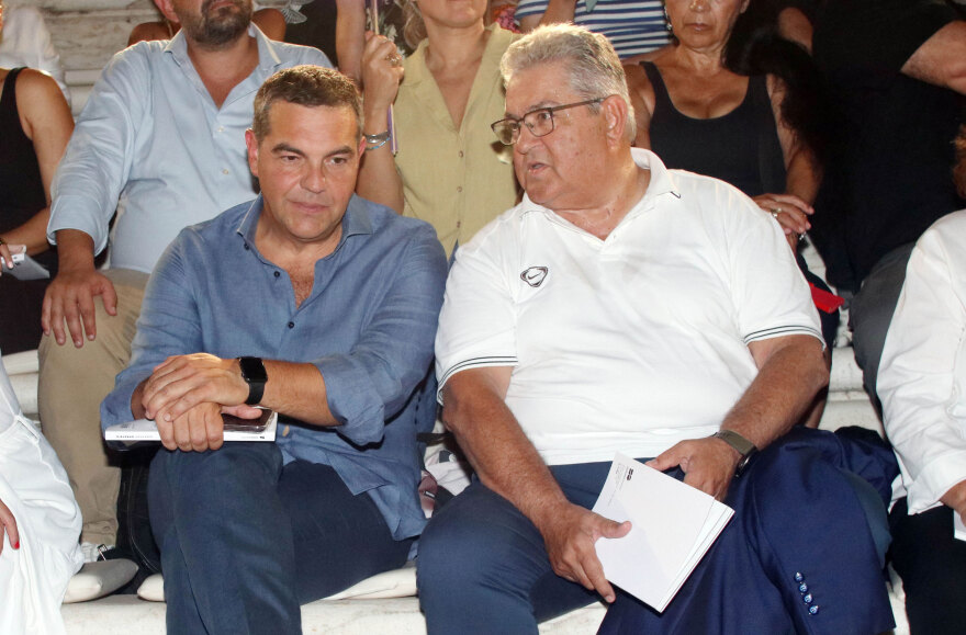 Φωτογραφίες: Τσίπρας - Κουτσούμπας πλάι πλάι σε παράσταση στο Ηρώδειο 