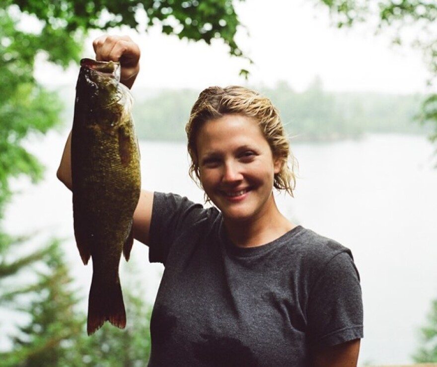 Ντρου Μπάριμορ: Ανέβασε φωτογραφία της με νεκρό ψάρι και τα «άκουσε» από τους vegan
