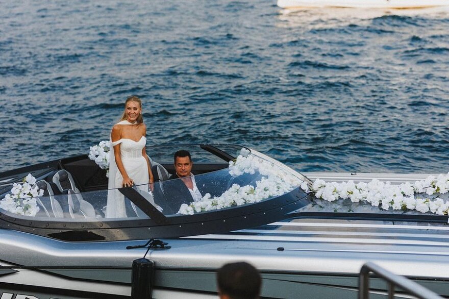 Ατζούν Ιλιτζαλί: Δημοσίευσε φωτογραφίες και βίντεο από τον γάμο του με την 25χρονη Αϊσά