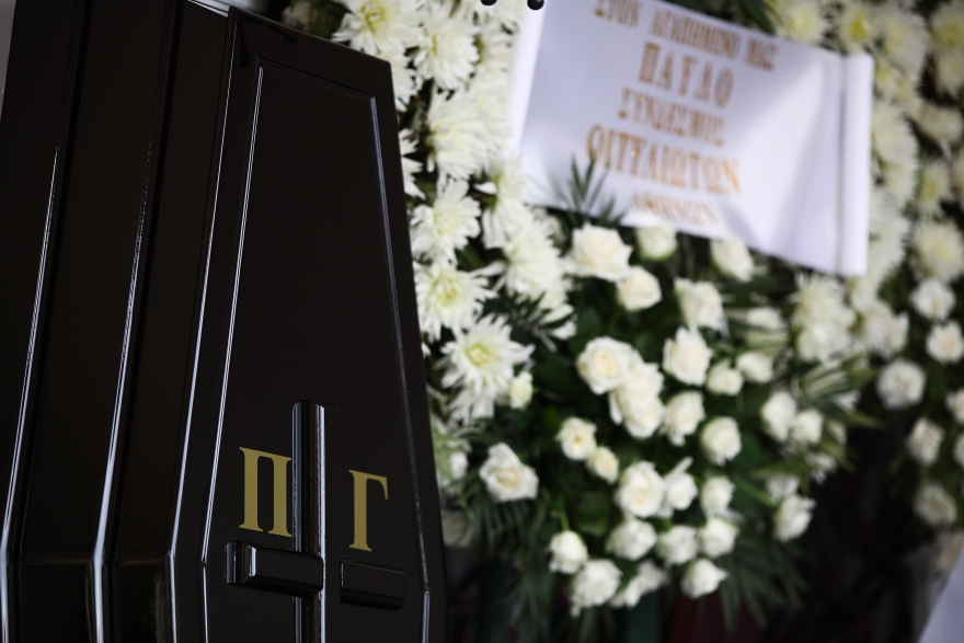 Κηδεία Παύλου Γερακάρη: Φίλοι και συγγενείς είπαν το τελευταίο «αντίο» στον αθλητικογράφο