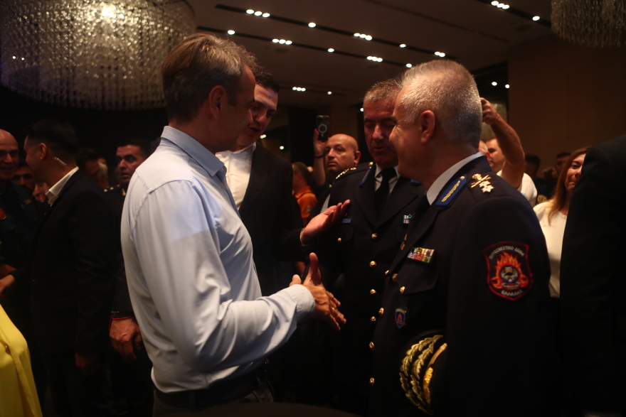 Μητσοτάκης: Ευχαριστώ για τις μάχες που δώσατε στο πιο θερμό καλοκαίρι των τελευταίων 40 χρόνων