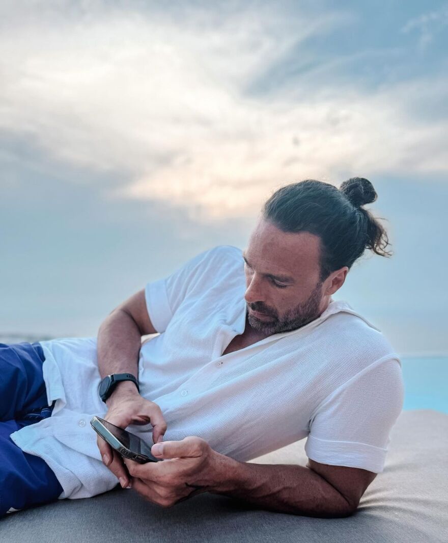 Η Ευρυδίκη Βαλαβάνη στην αγκαλιά του Γρηγόρη Μόργκαν λίγες ημέρες μετά τον γάμο τους