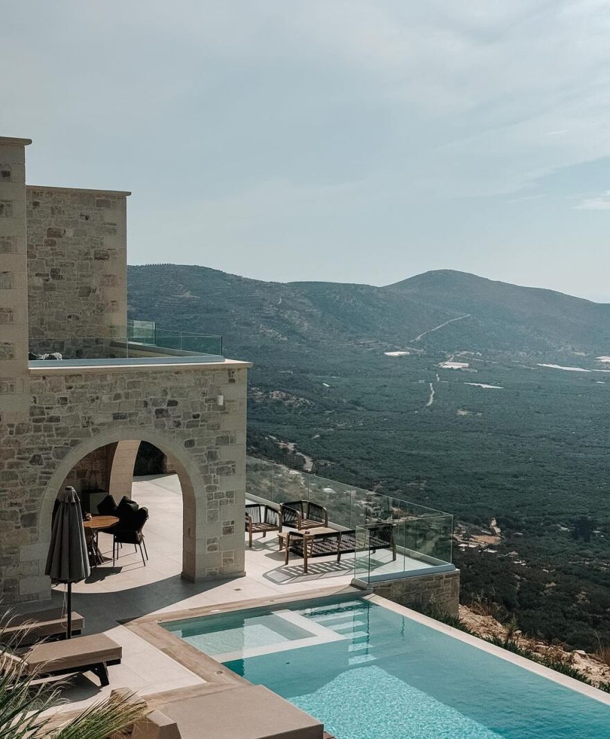 Η Ευρυδίκη Βαλαβάνη στην αγκαλιά του Γρηγόρη Μόργκαν λίγες ημέρες μετά τον γάμο τους