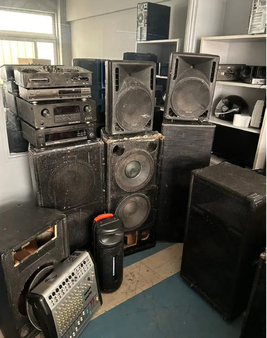 ΕΛΑΣ: Βίντεο από τις έρευνες σε περιοχές της Αττικής - Κατασχέθηκε όπλο που είχε κλαπεί από αστυνομικό πέρσι