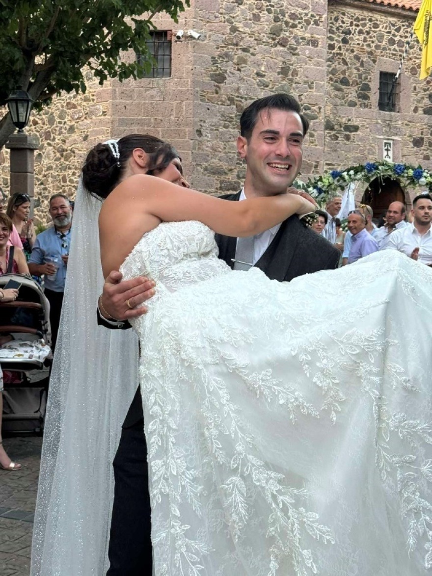 Παντρεύτηκε η Ειρήνη Μελισσαροπούλου στο Μανταμάδο Λέσβου