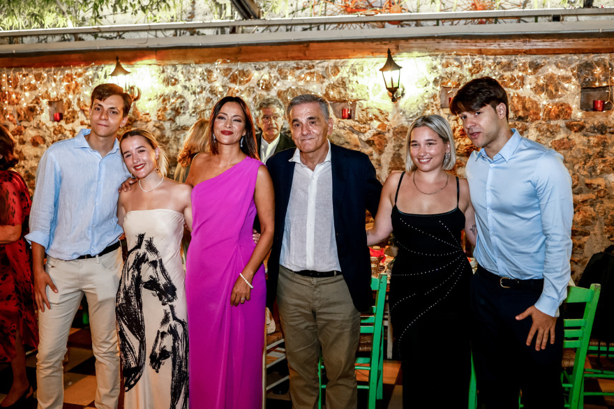 Ευκλείδης Τσακαλώτος: Νέες φωτογραφίες από τη γιορτή για το σύμφωνο συμβίωσης με την Όλγα Νάσση