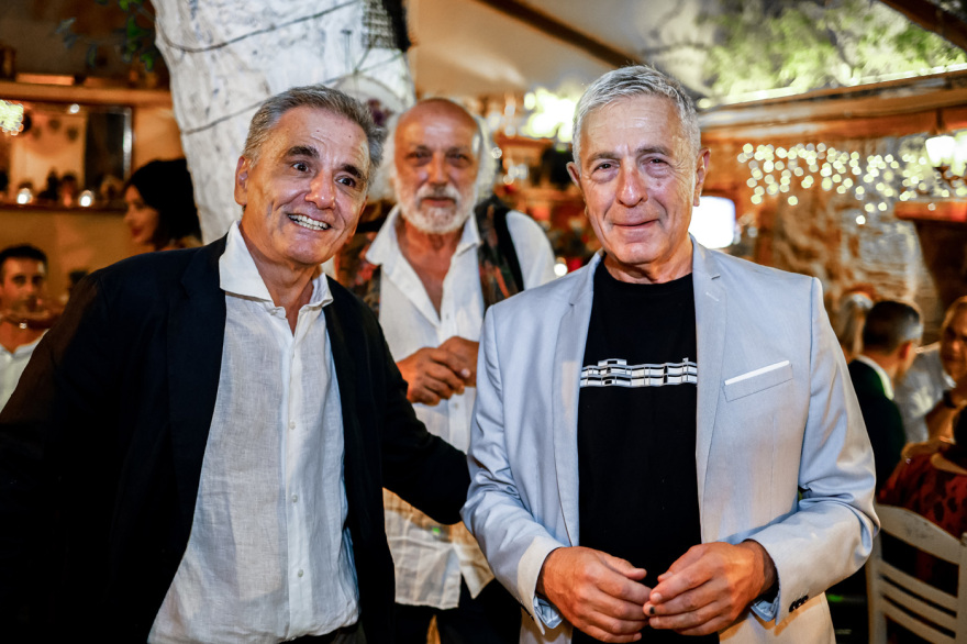 Ευκλείδης Τσακαλώτος: Νέες φωτογραφίες από τη γιορτή για το σύμφωνο συμβίωσης με την Όλγα Νάσση