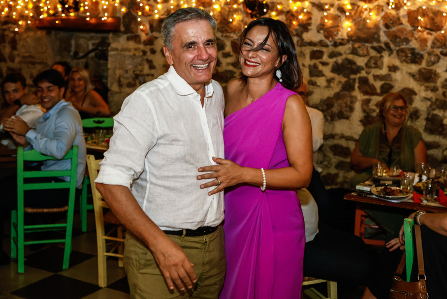 Ευκλείδης Τσακαλώτος: Νέες φωτογραφίες από τη γιορτή για το σύμφωνο συμβίωσης με την Όλγα Νάσση