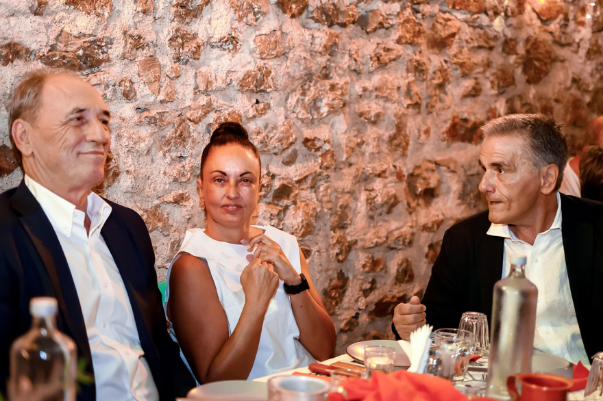 Ευκλείδης Τσακαλώτος: Νέες φωτογραφίες από τη γιορτή για το σύμφωνο συμβίωσης με την Όλγα Νάσση