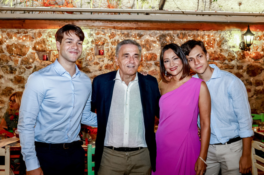 Ευκλείδης Τσακαλώτος: Νέες φωτογραφίες από τη γιορτή για το σύμφωνο συμβίωσης με την Όλγα Νάσση