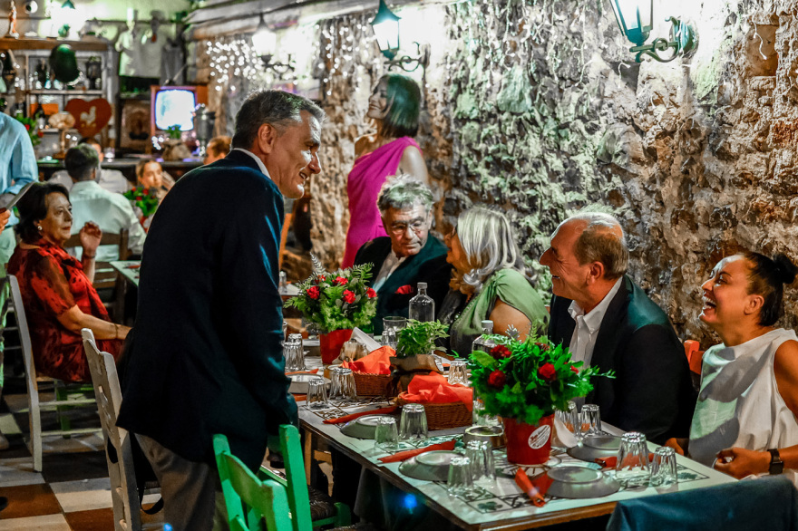 Ευκλείδης Τσακαλώτος: Νέες φωτογραφίες από τη γιορτή για το σύμφωνο συμβίωσης με την Όλγα Νάσση