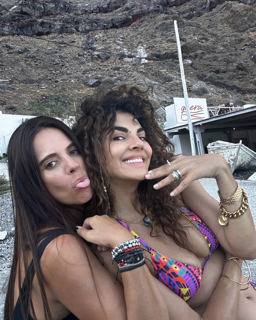 Μαρία Σολωμού: Περιγράφει την αγάπη της για τη Σαντορίνη μέσα από ένα φωτογραφικό άλμπουμ