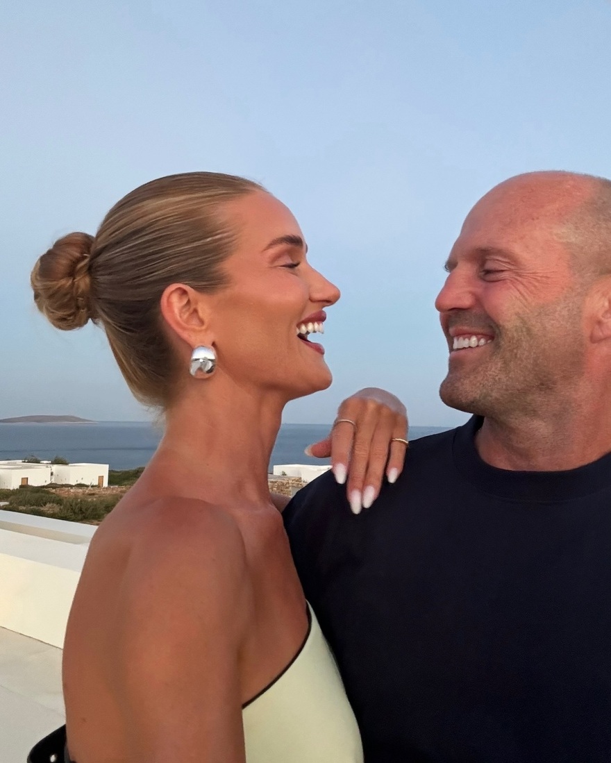 Ρόζι Χάντινγκτον - Τζέισον Στέιθαμ: Τα φιλιά τους από την Αντίπαρο