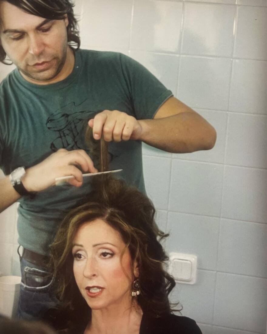 Βίκυ Λέανδρος: Ο Τρύφωνας Σαμαράς ανέβασε φωτογραφίες τους από τα παλιά