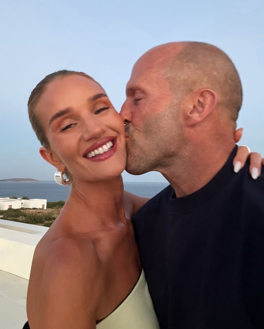 Ρόζι Χάντινγκτον - Τζέισον Στέιθαμ: Τα φιλιά τους από την Αντίπαρο