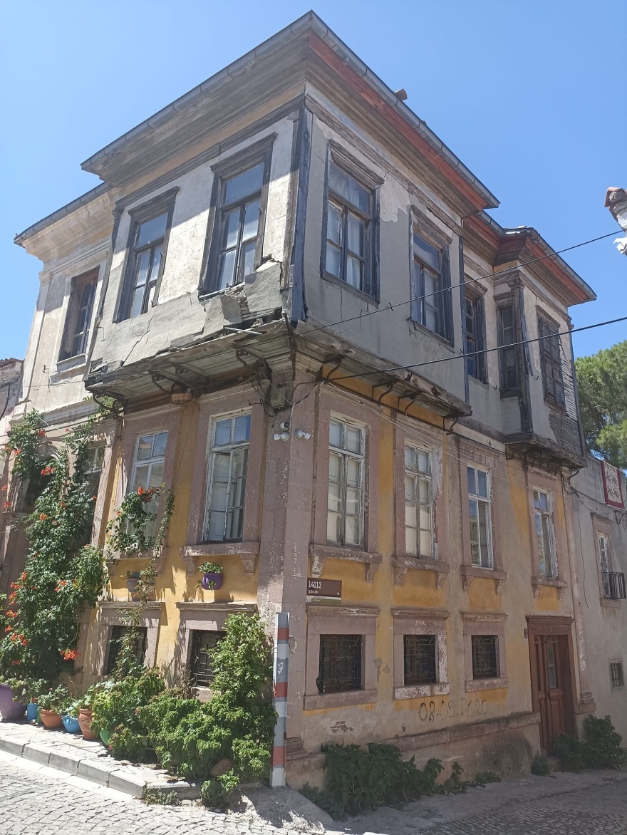 Μυτιλήνη: Καταρρέει το σπίτι του Ηλία Βενέζη στο μικρασιατικό Αϊβαλί
