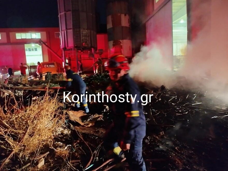 Λουτράκι: Φωτιά στον εξωτερικό χώρο εργοστασίου ξυλείας