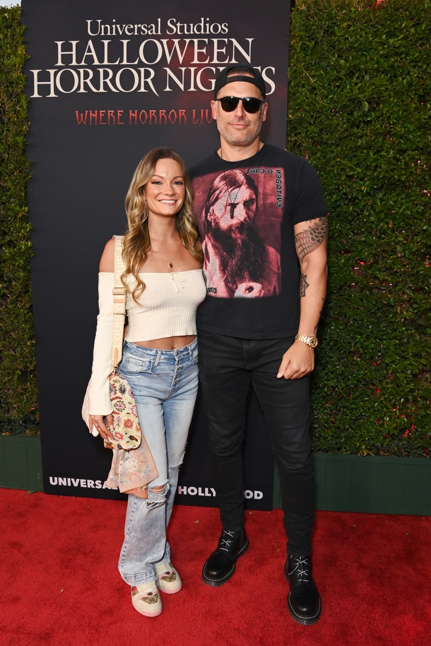 Ο Τζο Μανγκανιέλο πήγε σε φεστιβάλ τρόμου με τη νέα του σύντροφο