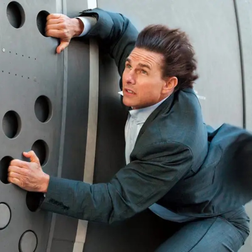 Ο Τομ Κρουζ έχει πάθει εμμονή με την εξωγήινη ζωή και θέλει να γυρίσει την επόμενη ταινία του στο Διάστημα