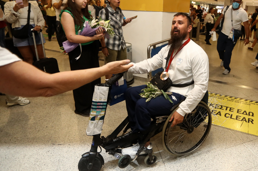 Παραολυμπιακοί Αγώνες 2024: Με χαμόγελα αλλά και 13 μετάλλια επέστρεψε η ελληνική αποστολή - Βίντεο, φωτογραφίες 