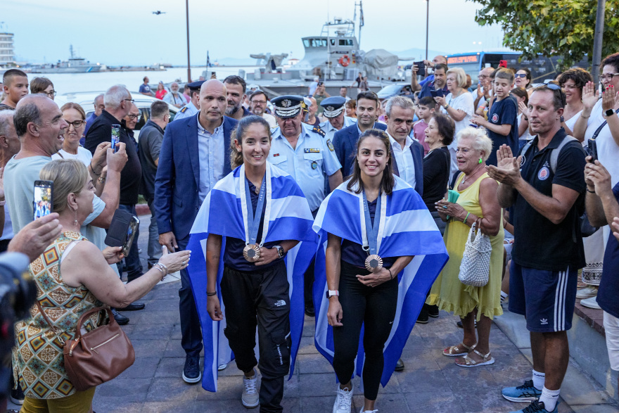 Μυτιλήνη: Υποδέχτηκε με τιμές τις Ολυμπιονίκες της κωπηλασίας Κοντού και Φίτσιου - Βίντεο, φωτογραφίες 