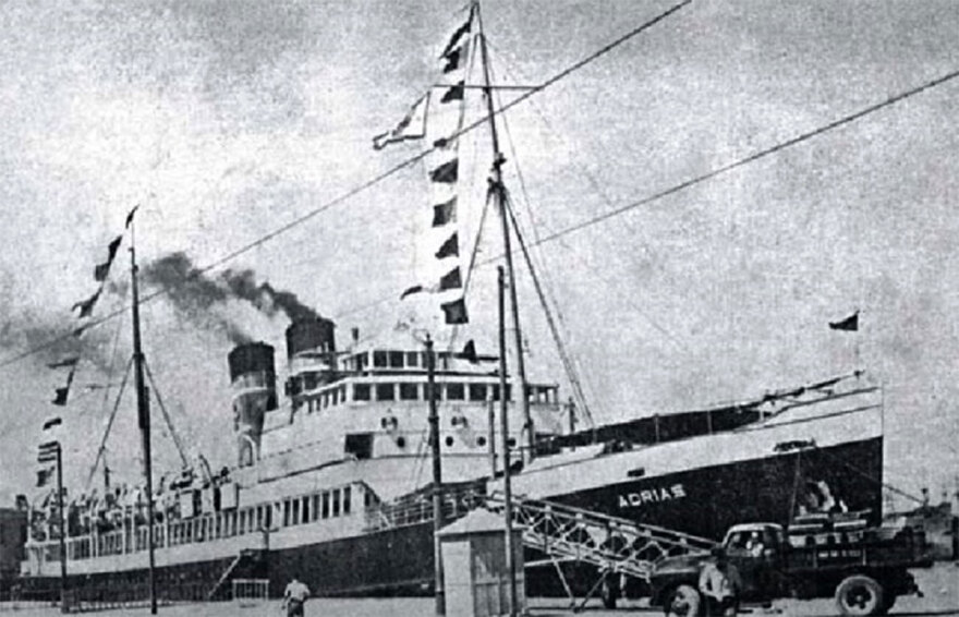 Άγνωστες εικόνες από το ναυάγιο της Φαλκονέρας - Η ιστορία του ατμόπλοιου Αδρίας που βυθίστηκε το 1951