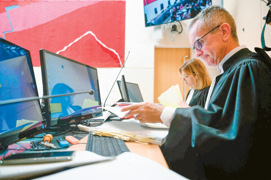 Υπόθεση Πελικό:  20.000  βίντεο  και φωτογραφίες από τη δεκαετή κακοποίηση