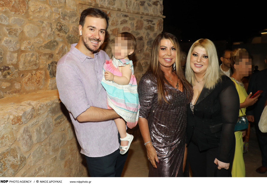 Άντζελα Δημητρίου: Η πρώτη δημόσια εμφάνιση με την Όλγα Κιουρτσάκη και τον γαμπρό της μετά τη διαμάχη τους 