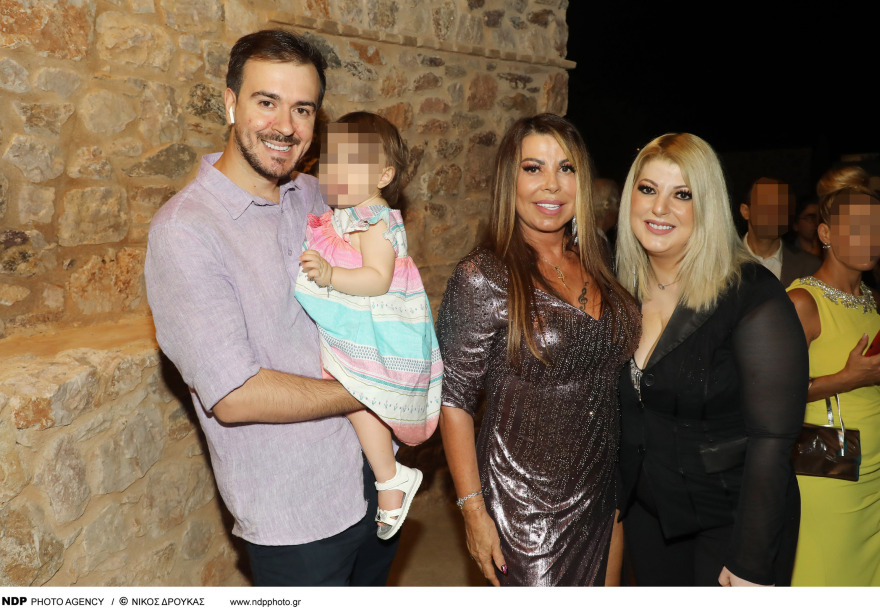 Άντζελα Δημητρίου: Η πρώτη δημόσια εμφάνιση με την Όλγα Κιουρτσάκη και τον γαμπρό της μετά τη διαμάχη τους 