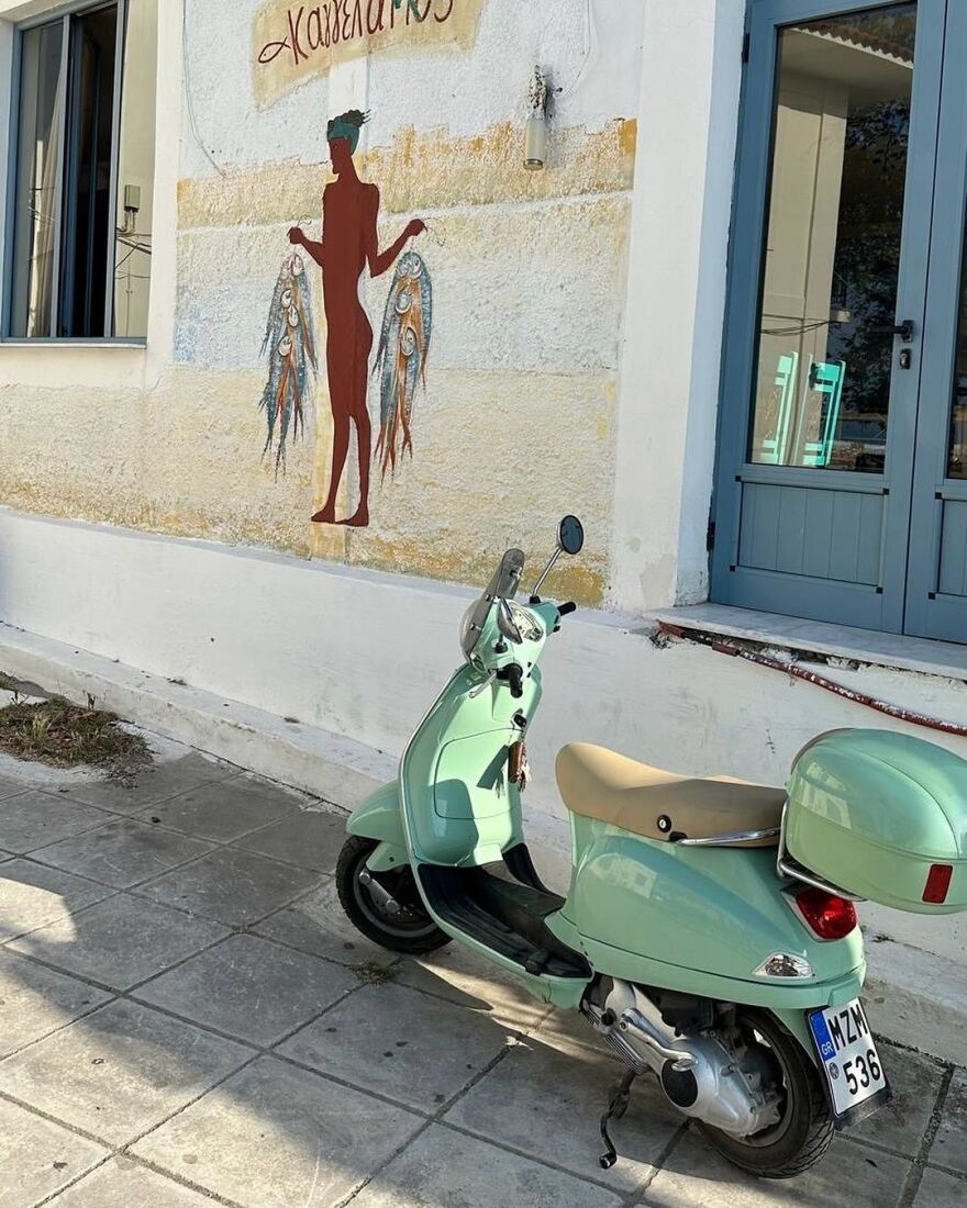 Ξανά στην Ελλάδα για διακοπές η Κλόντια Σίφερ - Αυτή τη φορά «εξερεύνησε» την Κορώνη 