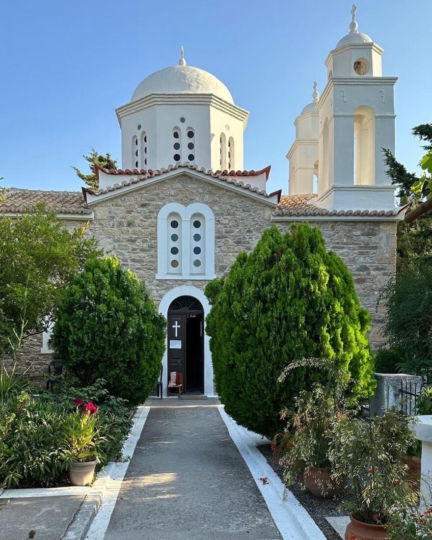 Ξανά στην Ελλάδα για διακοπές η Κλόντια Σίφερ - Αυτή τη φορά «εξερεύνησε» την Κορώνη 