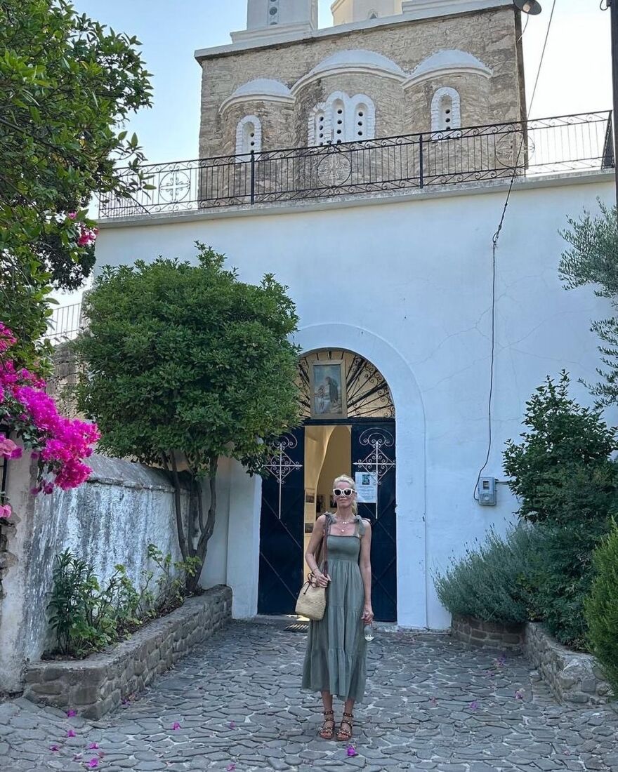 Ξανά στην Ελλάδα για διακοπές η Κλόντια Σίφερ - Αυτή τη φορά «εξερεύνησε» την Κορώνη 