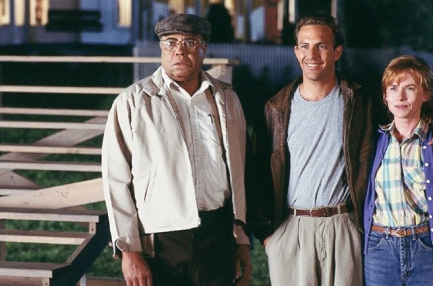 Κέβιν Κόστνερ για Τζέιμς Ερλ Τζόουνς: Μόνο αυτός μπορούσε να φέρει αυτήν τη μαγεία