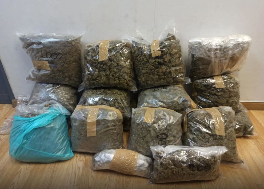 Κορυδαλλός: Έβγαλαν... λαβράκι οι αστυνομικοί μετά από έλεγχο σε ύποπτο όχημα, βρήκαν ναρκωτικά και καλάσνικοφ