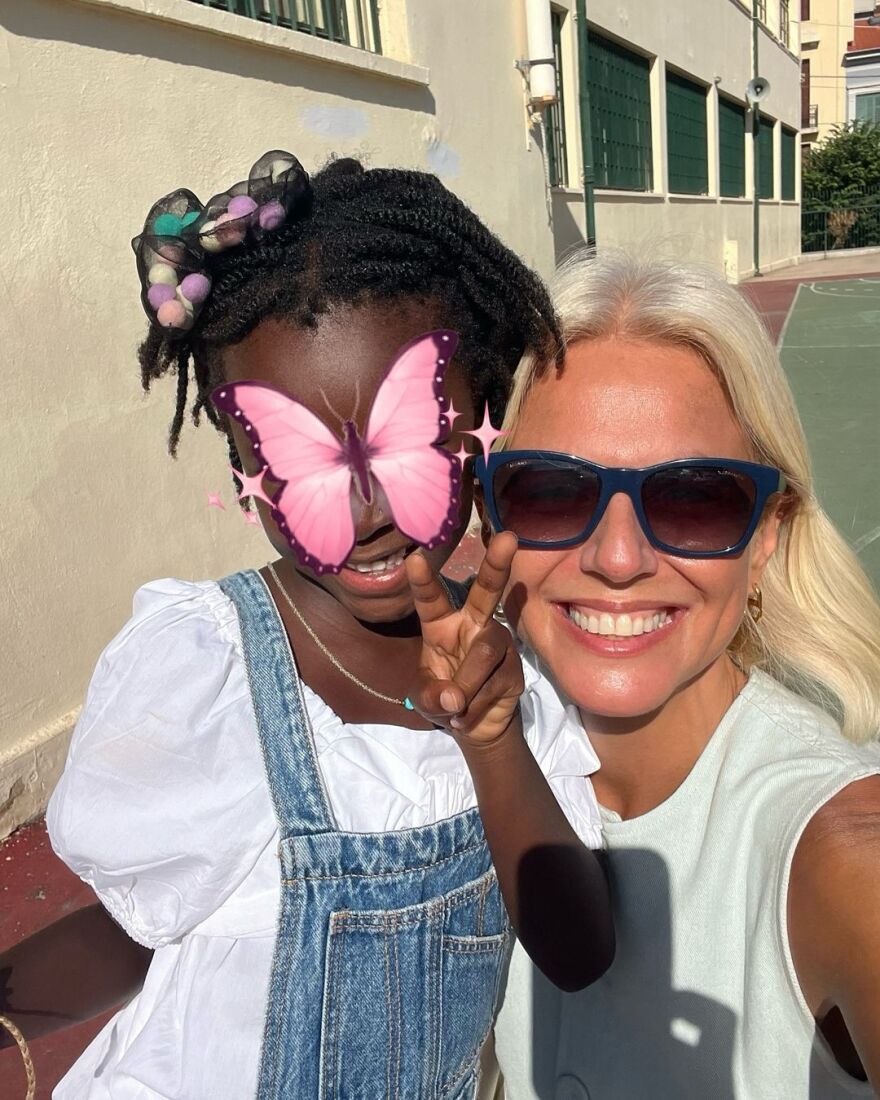 Χριστίνα Κοντοβά: Φωτογραφίζει την κόρη της στο σχολείο – Στο πλευρό τους και ο Τζώνη Καλημέρης